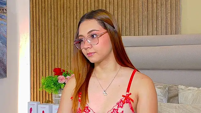 Snapshot of LondraBlush chatting on July 17, 2026, 12:46 pm LondraBlush online show from July 17, 2026, 12:46 pm