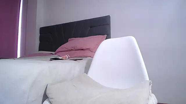 Mia foxxy  online show from February 5, 2026, 2:35 pm