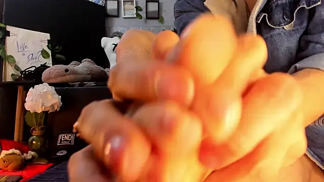 AngelDamianArt online show from January 18, 2026, 1:36 pm