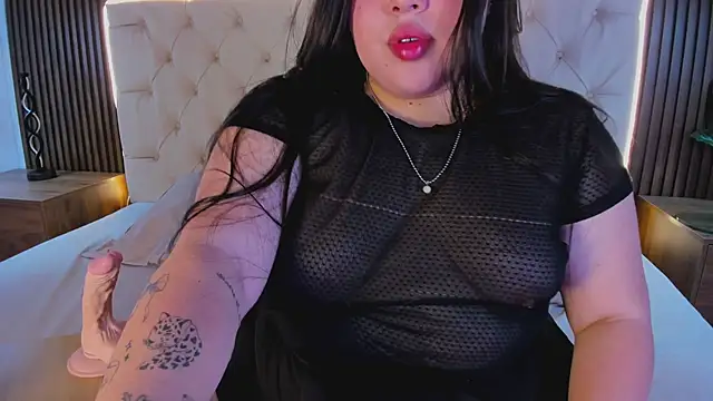 Snapshot of Martina_croww chatting on November 17, 2025, 3:43 am Martina croww online show from November 17, 2025, 3:43 am