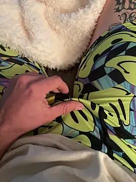 Snapshot of Skaterboy678 chatting on November 15, 2025, 5:44 am Skaterboy678 online show from November 15, 2025, 5:44 am