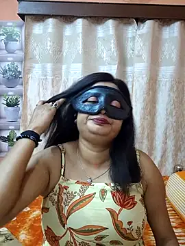 Cute-richa1 online show from May 8, 2026, 7:39 pm
