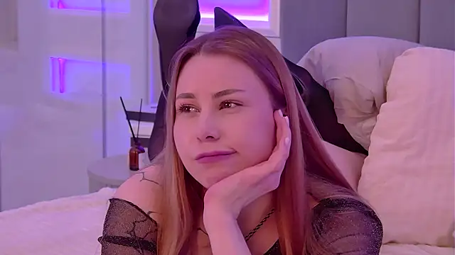 -SaraBlack- online show from December 13, 2025, 8:04 pm