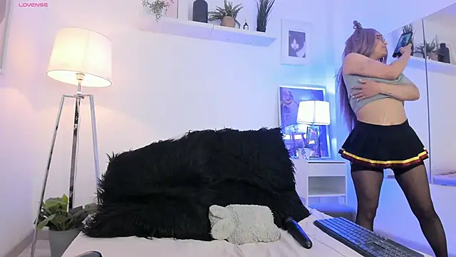 Miluu dh online show from December 15, 2025, 2:56 pm