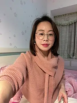 xiaoling2358 online show from January 19, 2026, 1:15 pm