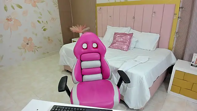 Kendall curves online show from December 3, 2025, 11:31 am