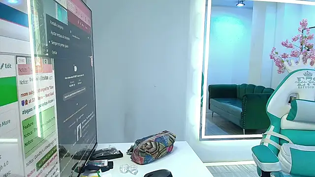 Gemma bellini online show from December 4, 2025, 7:35 pm