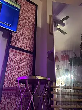 Motherbigbus online show from February 19, 2026, 10:34 am