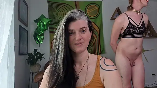 Snapshot of bruisedblossoms chatting on April 21, 2026, 4:35 pm bruisedblossoms online show from April 21, 2026, 4:35 pm
