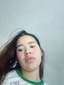 Snapshot of emy_ross_ chatting on November 28, 2025, 3:28 am emy ross online show from November 28, 2025, 3:28 am