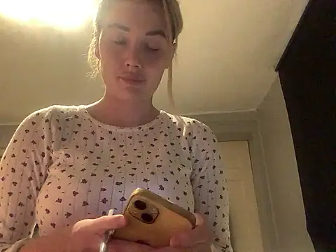 xoxohan11 online show from February 9, 2026, 9:02 pm