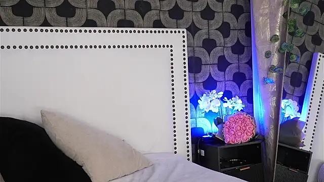 AlexaWhatson online show from August 1, 2026, 8:40 pm
