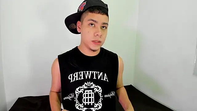 Snapshot of Lucastorrez01 chatting on March 17, 2026, 7:39 pm Lucastorrez01 online show from March 17, 2026, 7:39 pm