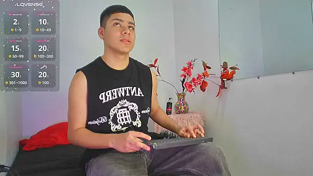 Lucastorrez01 online show from December 4, 2025, 3:16 am