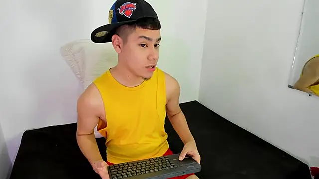 Snapshot of Lucastorrez01 chatting on March 6, 2026, 11:44 pm Lucastorrez01 online show from March 6, 2026, 11:44 pm