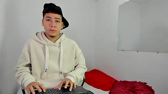 Snapshot of Lucastorrez01 chatting on February 16, 2026, 6:23 am Lucastorrez01 online show from February 16, 2026, 6:23 am