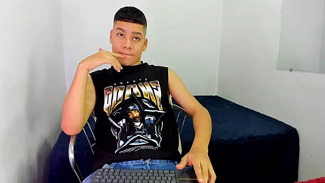 Lucastorrez01 online show from May 10, 2026, 3:43 am