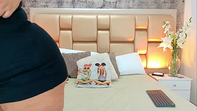 Snapshot of SelennaCooper chatting on December 2, 2025, 11:56 am SelennaCooper online show from December 2, 2025, 11:56 am