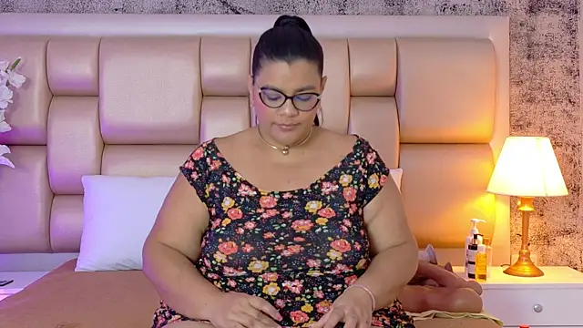 SelennaCooper online show from February 11, 2026, 11:43 am