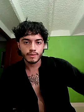 Snapshot of LiamArias_0 chatting on November 15, 2025, 11:31 pm LiamArias 0 online show from November 15, 2025, 11:31 pm