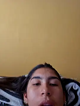 Snapshot of skinnyrox chatting on March 1, 2026, 8:42 pm skinnyrox online show from March 1, 2026, 8:42 pm