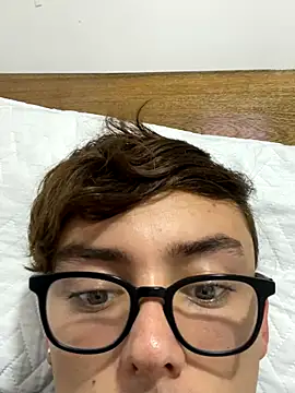 Boyfriend-Hot online show from December 3, 2025, 1:28 am