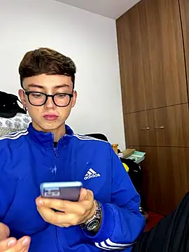 Boyfriend-Hot online show from February 12, 2026, 4:01 am