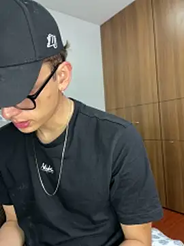 Boyfriend-Hot online show from February 13, 2026, 4:01 am