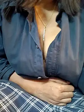 Curvy Diksha online show from November 17, 2025, 4:44 pm