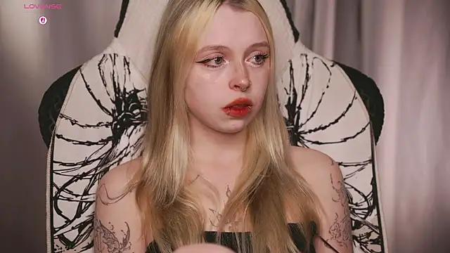 ElvenQueen online show from March 19, 2026, 1:44 pm