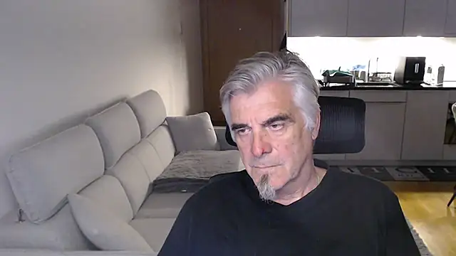 Snapshot of Buidapest chatting on May 18, 2026, 5:23 am Buidapest online show from May 18, 2026, 5:23 am