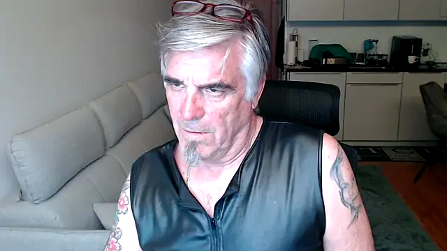 Snapshot of Buidapest chatting on May 10, 2026, 8:54 pm Buidapest online show from May 10, 2026, 8:54 pm