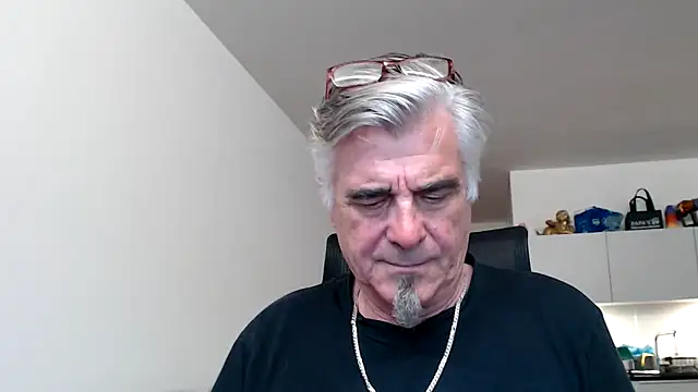 Snapshot of Buidapest chatting on May 16, 2026, 6:12 am Buidapest online show from May 16, 2026, 6:12 am