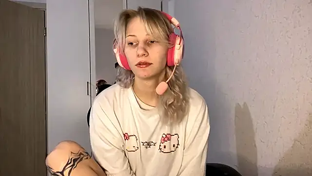 FoxySable online show from December 15, 2025, 8:09 am