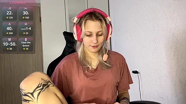 FoxySable online show from November 23, 2025, 8:13 am