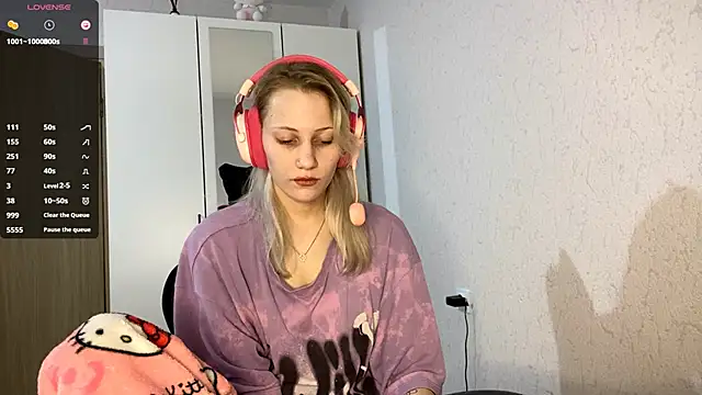 FoxySable online show from December 3, 2025, 10:03 am