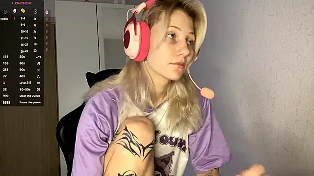 FoxySable online show from December 1, 2025, 8:26 am