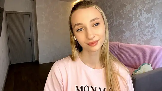 Snapshot of NikyHelton chatting on November 18, 2025, 7:44 am NikyHelton online show from November 18, 2025, 7:44 am