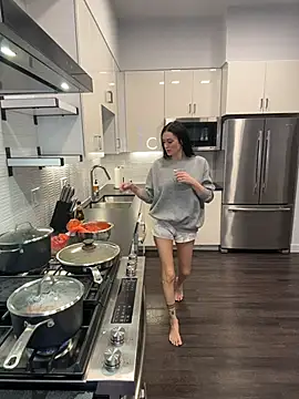 alysiamarie00 online show from November 30, 2025, 6:03 am