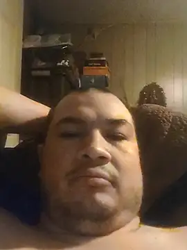 julioagc12 online show from November 18, 2025, 6:39 am