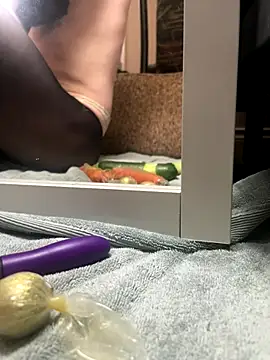 Snapshot of shavedandcurious chatting on November 17, 2025, 6:50 am shavedandcurious online show from November 17, 2025, 6:50 am