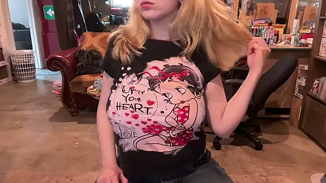 chaton blanche online show from March 5, 2026, 7:32 pm