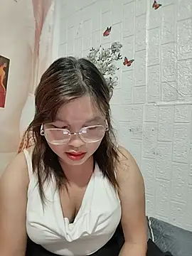 Snapshot of Cover-baa chatting on July 15, 2026, 2:35 pm Cover-baa online show from July 15, 2026, 2:35 pm