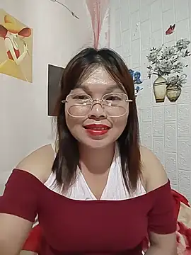 Snapshot of Cover-baa chatting on July 2, 2026, 4:35 pm Cover-baa online show from July 2, 2026, 4:35 pm