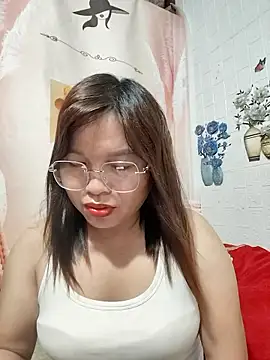 Snapshot of Cover-baa chatting on June 30, 2026, 2:06 pm Cover-baa online show from June 30, 2026, 2:06 pm