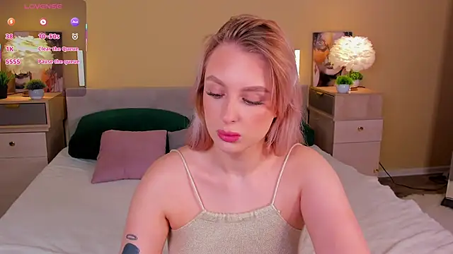 KiraRuiz online show from February 3, 2026, 1:05 am