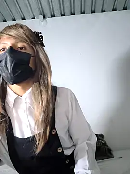 Snapshot of Cristchara chatting on December 19, 2025, 3:43 am Cristchara online show from December 19, 2025, 3:43 am