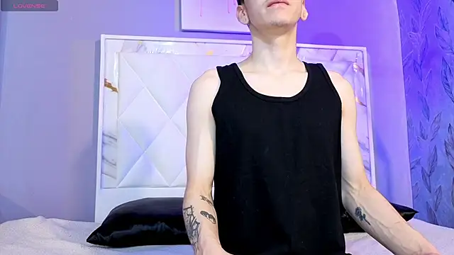 Snapshot of James_Adams_01 chatting on March 1, 2026, 3:28 am James Adams 01 online show from March 1, 2026, 3:28 am