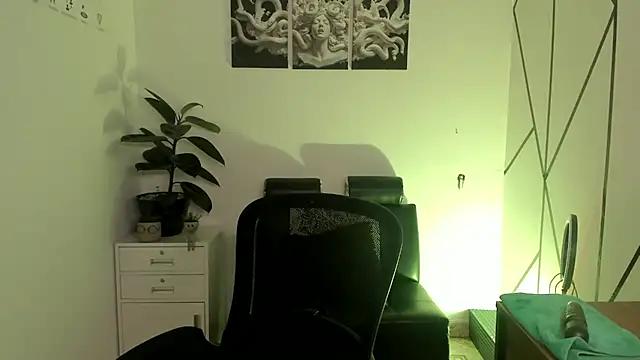 James Adams 01 online show from November 27, 2025, 12:49 pm