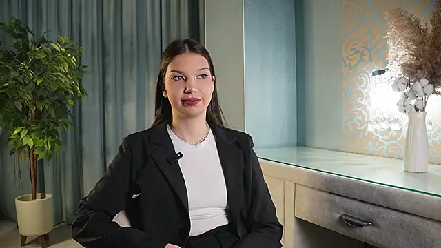 WendyArand online show from November 18, 2025, 11:13 am